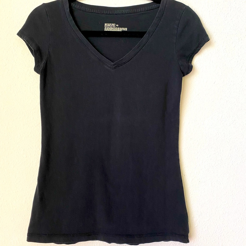 Small Black V-neck. Fitted. Mossimo.